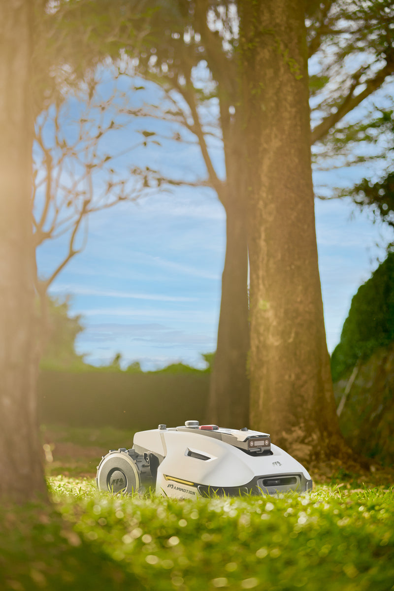 Mammotion Yuka 2000 Robotic lawn mower (does not include bagger)