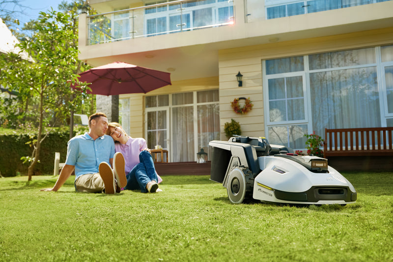 Mammotion Yuka 2000 Robotic lawn mower (does not include bagger)